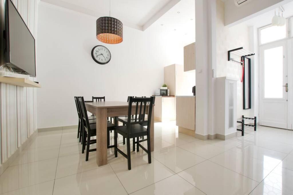 Premium Apartment By Hi5-Vaci Str. 3 Bedroom Budapest Kültér fotó