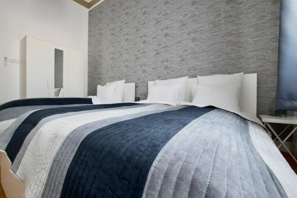 Premium Apartment By Hi5-Vaci Str. 3 Bedroom Budapest Kültér fotó