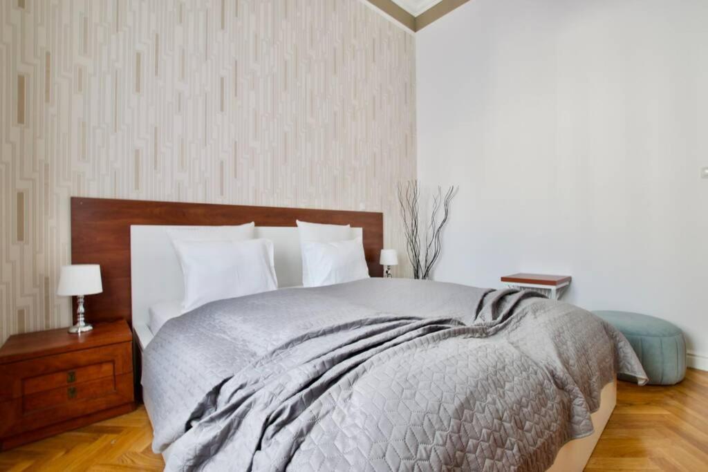 Premium Apartment By Hi5-Vaci Str. 3 Bedroom Budapest Kültér fotó